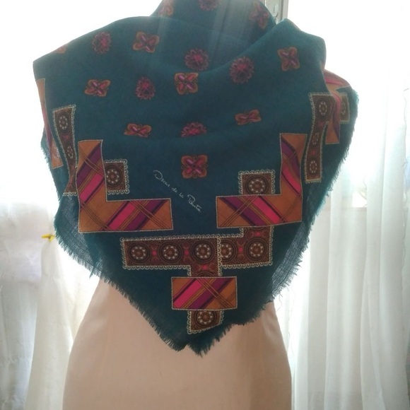 Oscar De La Renta vintage wool scarf - Picture 4 of 9